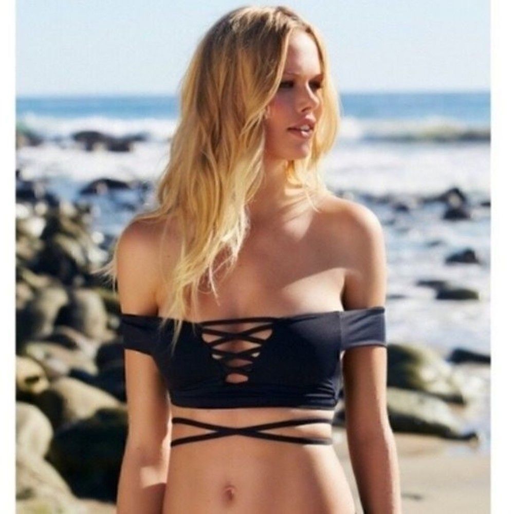 Frankie’s Bikinis black Shiloh off shoulder bikini top small BoxA